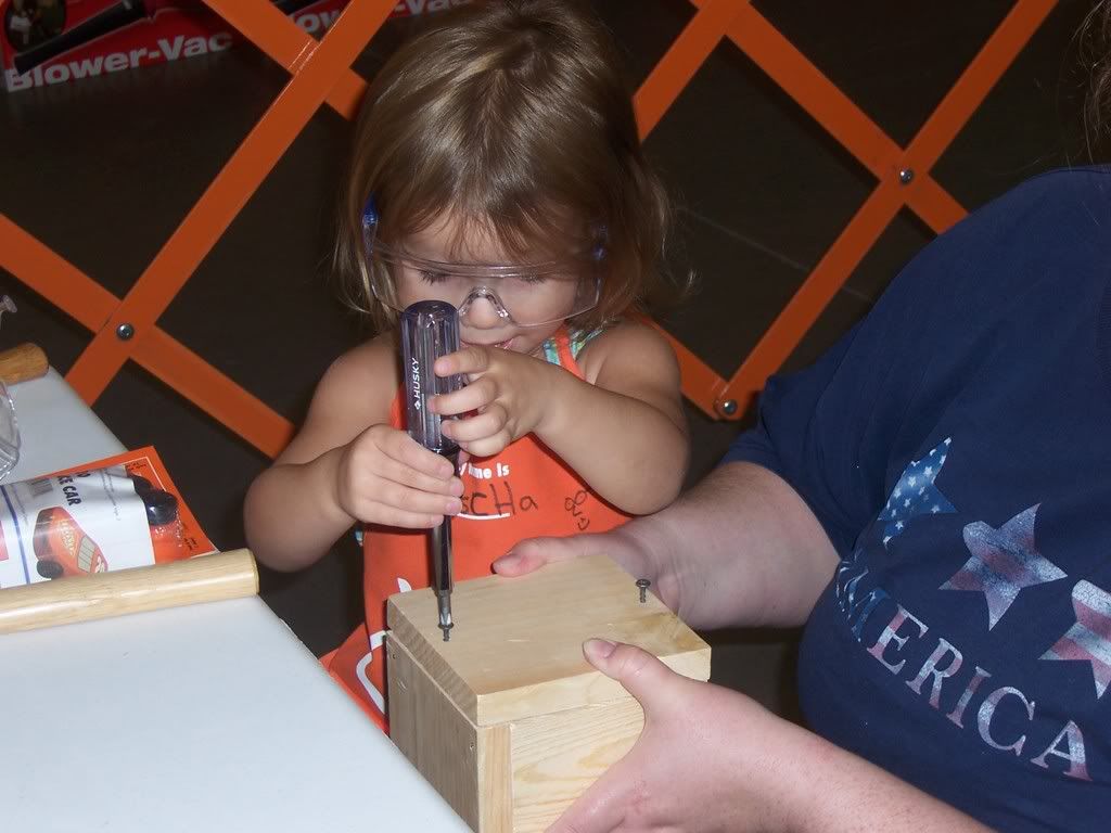 Home Depot birthday parties are fun for everyone and they are FREE