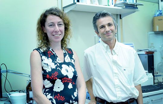 Paula Schaiquevich y Guillermo Chantada EN SU LABORATORIO