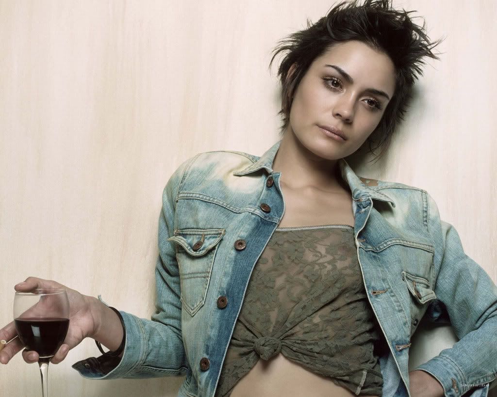 Shannyn Sossamon blows Wonder W...
