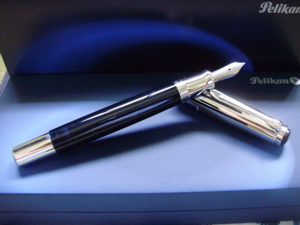 PelikanM625BlueOpened1.jpg