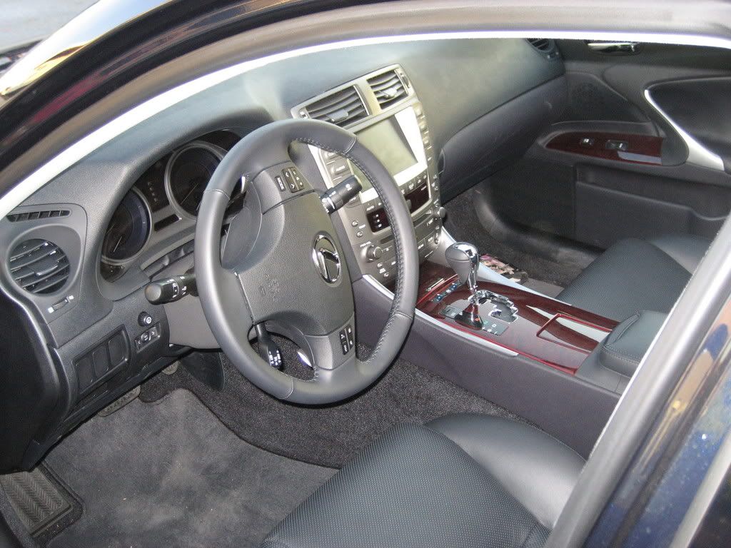 http://i162.photobucket.com/albums/t252/tjZ06/lexinterior.jpg