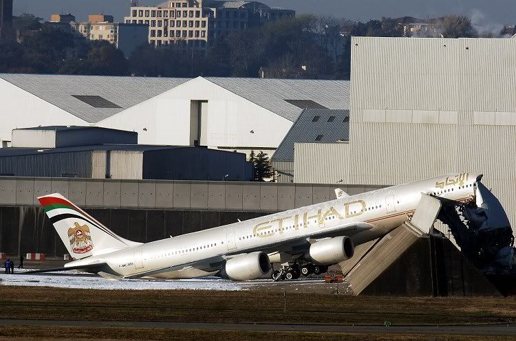 A340-600crashatToulouse15Nov07.jpg