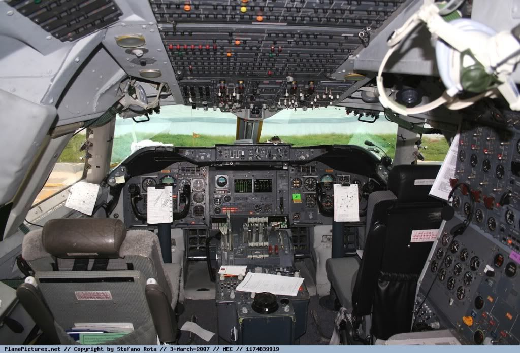 CockpitKalittaAir7471174839919.jpg