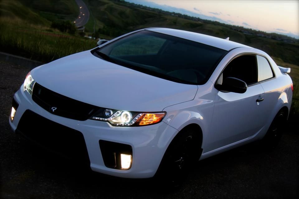 New shots of White Koup, LED tails Kia Forte Forum
