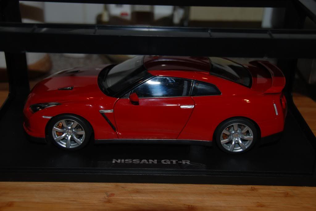 nissan gtr 1 18 scale