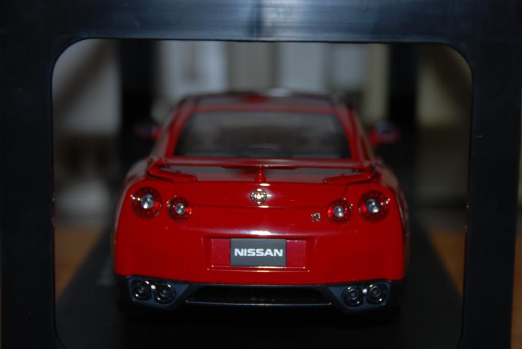 nissan gtr 1 18 scale