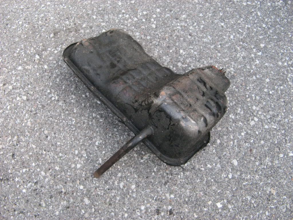 http://i162.photobucket.com/albums/t269/IONESCU1/s14%20parts%20for%20sale/oilpan1.jpg