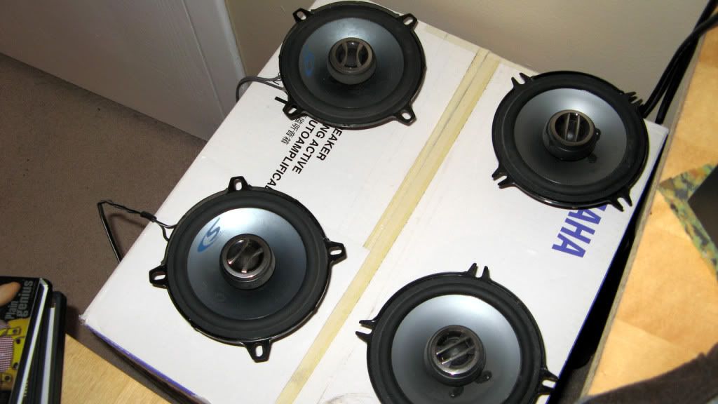 http://i162.photobucket.com/albums/t269/IONESCU1/speakers1.jpg