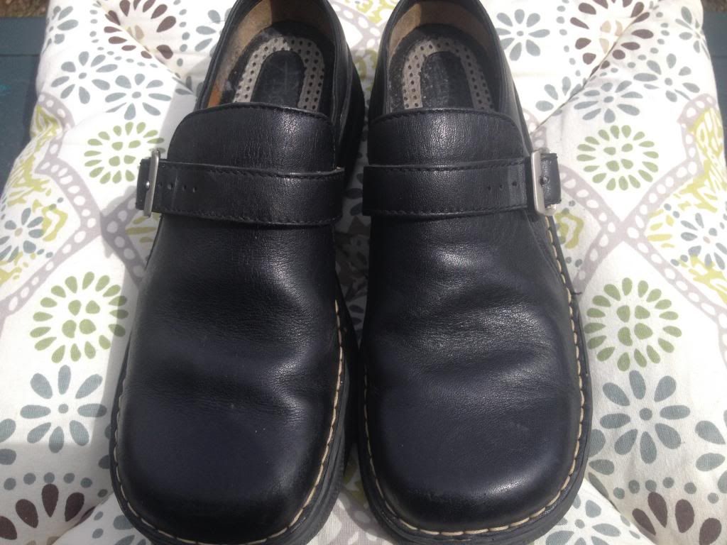 VGUC Pair of Born Shoes size9 VGUC Pair of Born Shoes size9